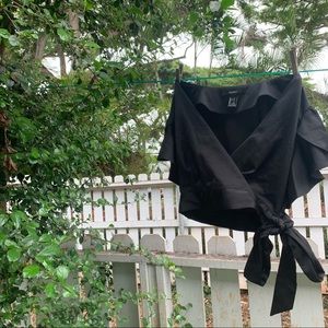 Forever 21 formal flowy crop top 🖤